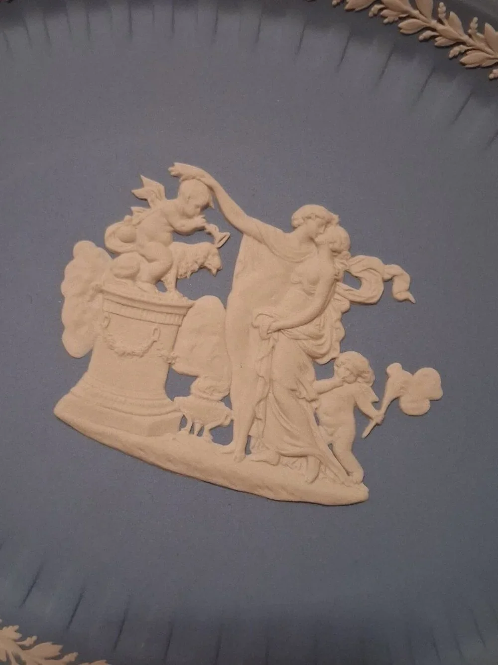 Wedgwood Jasperware Cupid Oval Tray with box - Picture 2 of 3